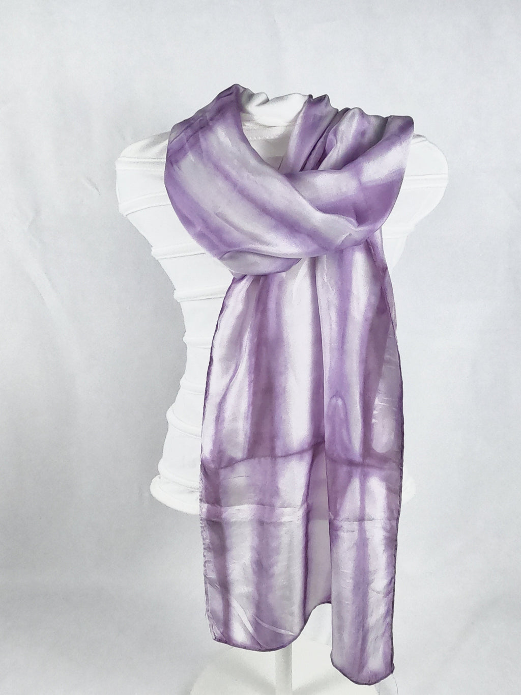 A light lavender coloured scarf styled on a white mannequin